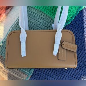 Coach Swing Zip Bag. NWT. CM565